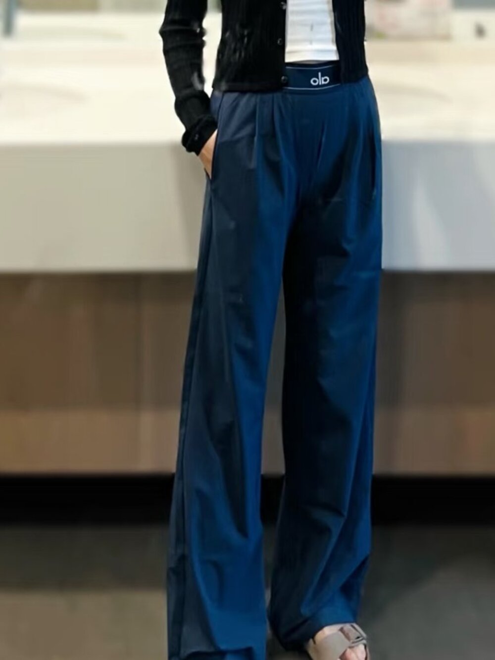 NWT 🍹ALO Yoga Suit Up Trouser Navy Blue (Regular)Versatile wide-leg pants💛